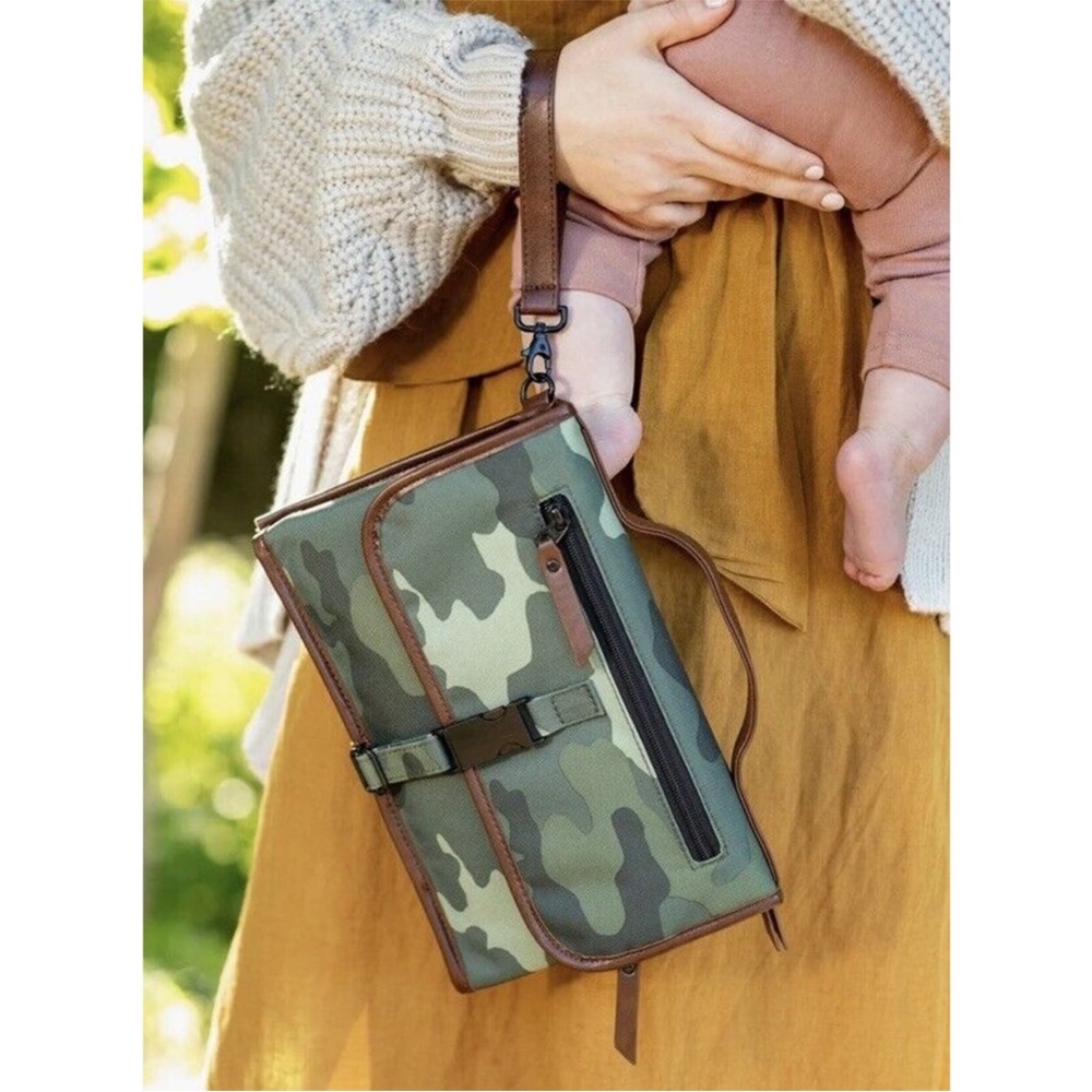 Dockatot camo clutch changing pad